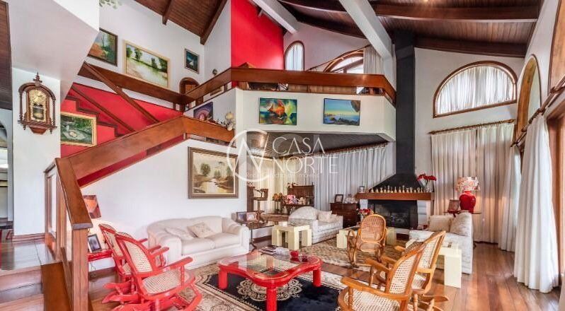 Casa à venda com 3 quartos, 456m², 2 suítes, 2 vagas, Rua Guato no bairro Vila Assunção em Porto Alegre