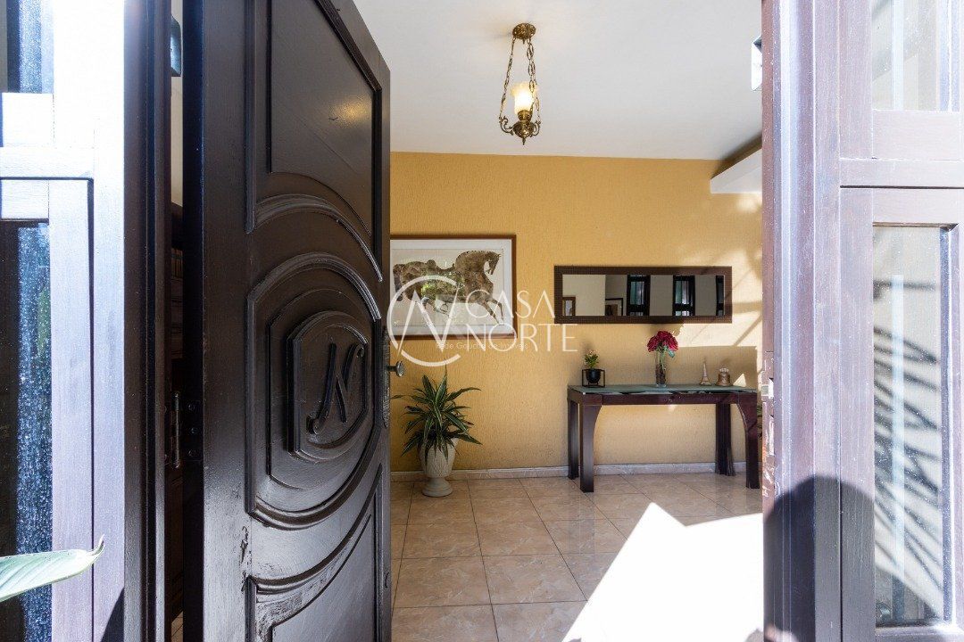 Casa à venda com 3 quartos, 345m², 3 suítes, 2 vagas, Avenida Capivari no bairro Cristal em Porto Alegre