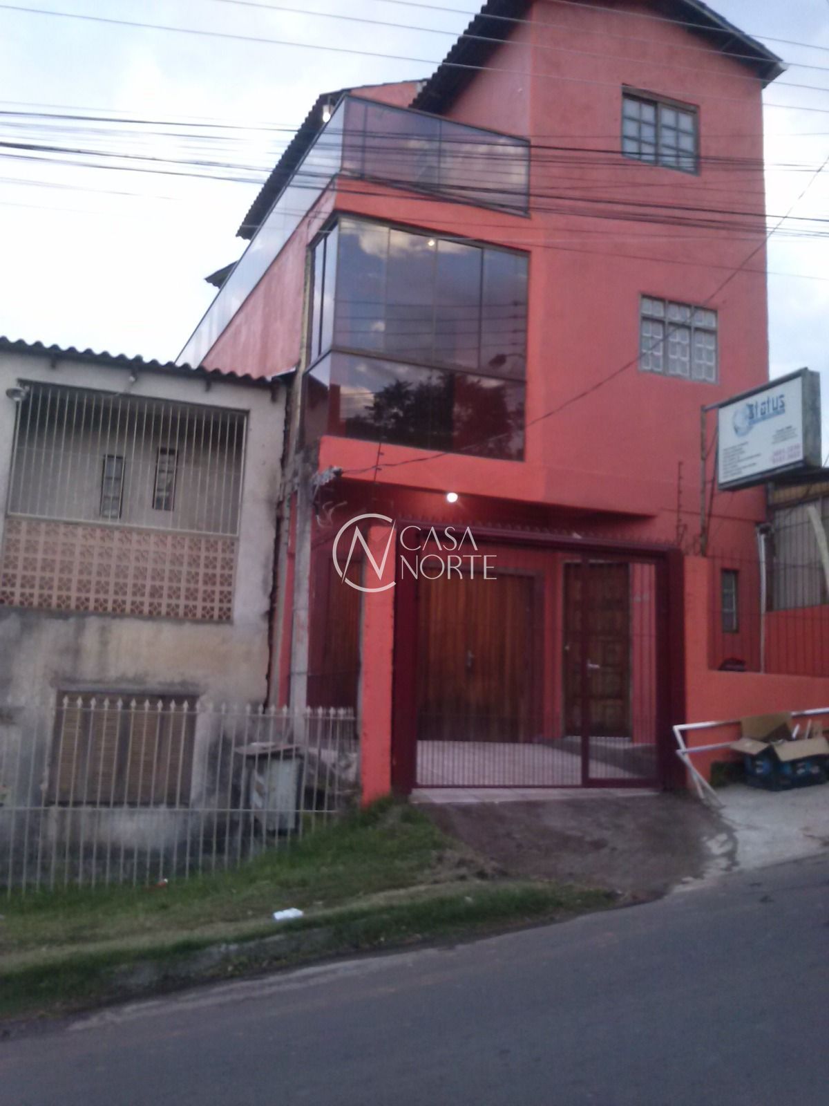 Casa à venda com 3 quartos, 200m², 4 vagas, Rua General Sady Cahen Fischer no bairro Costa e Silva em Porto Alegre