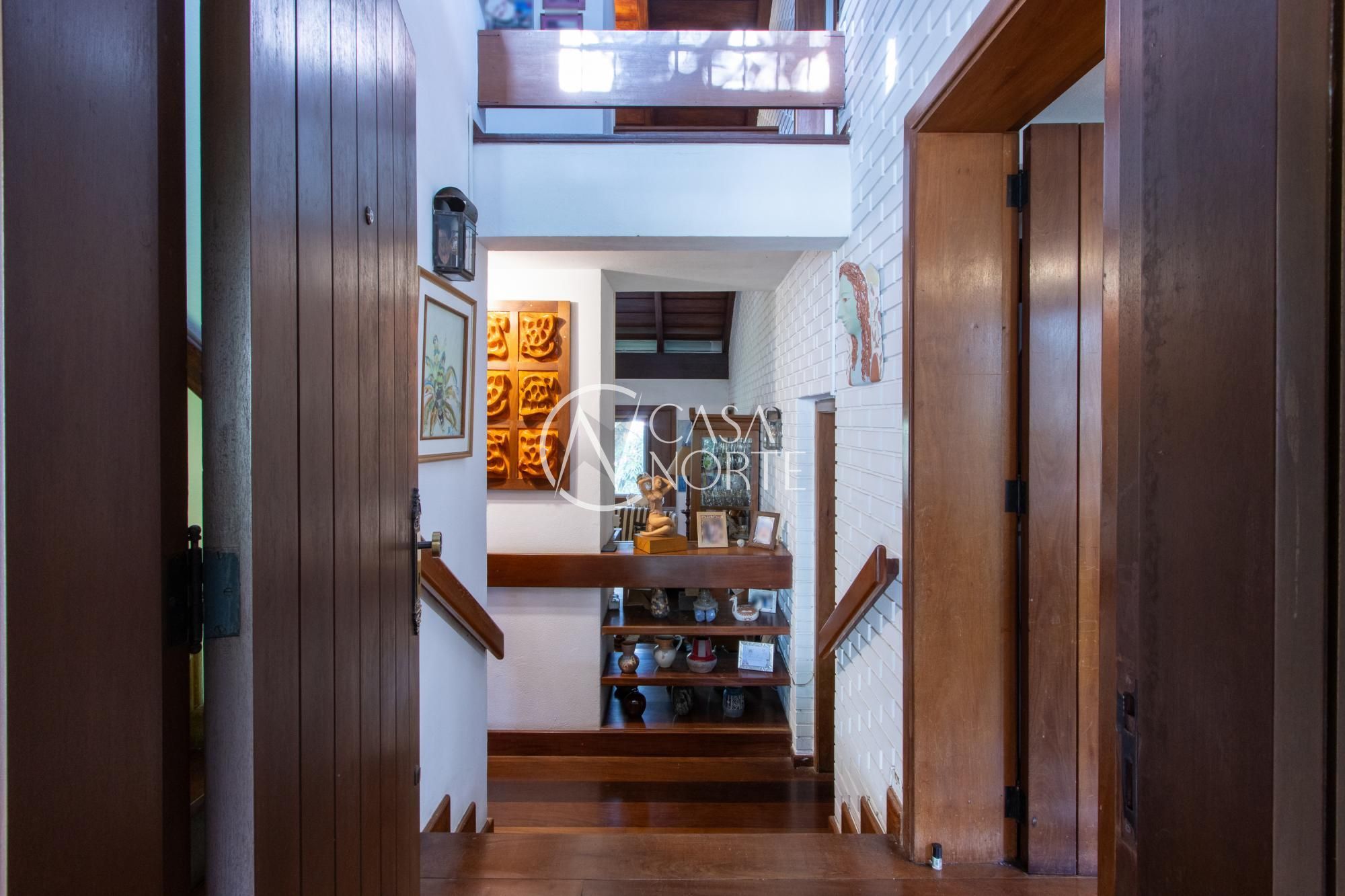 Casa à venda com 4 quartos, 261m², 2 suítes, 5 vagas, Avenida Arlindo Pasqualini no bairro Jardim Isabel em Porto Alegre