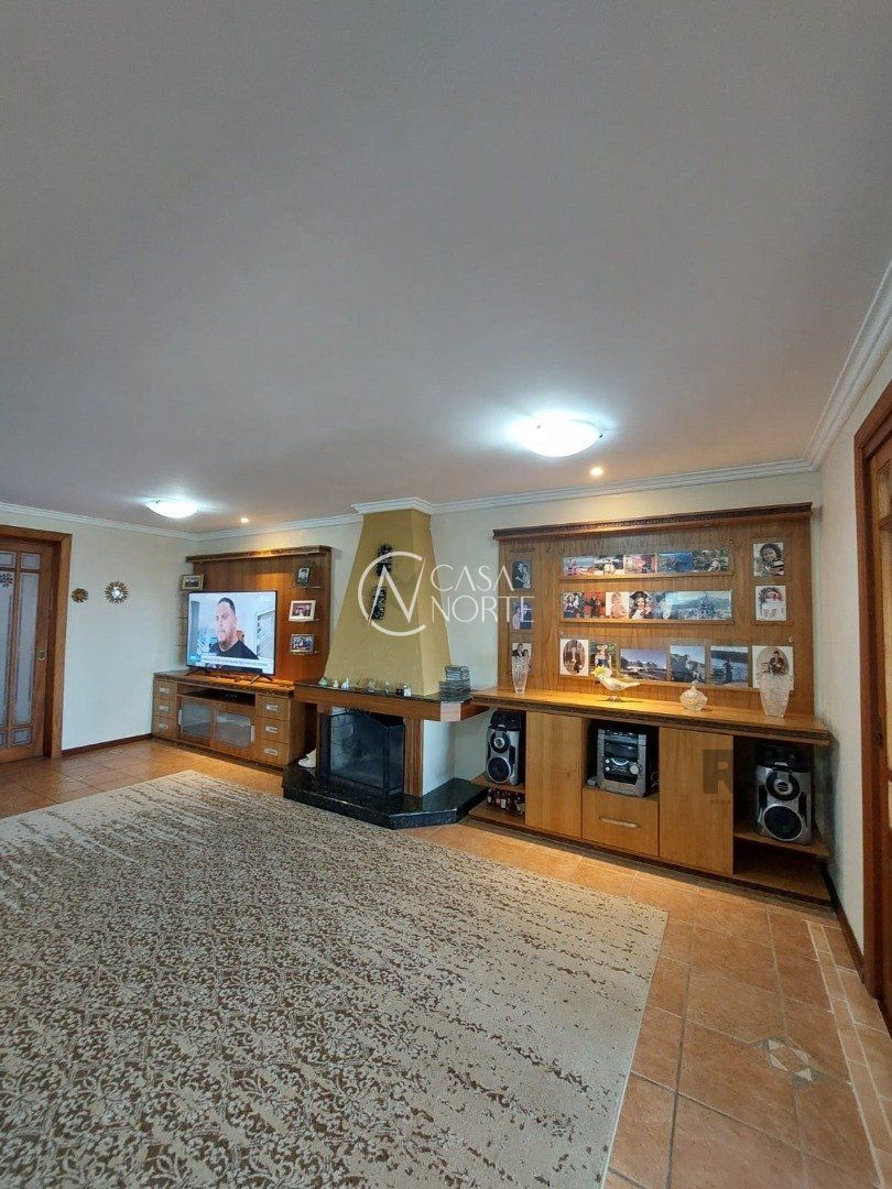 Casa de Condomínio à venda com 3 quartos, 451m², 1 suíte, 2 vagas, Rua Alcebiades Antônio dos Santos no bairro Nonoai em Porto Alegre