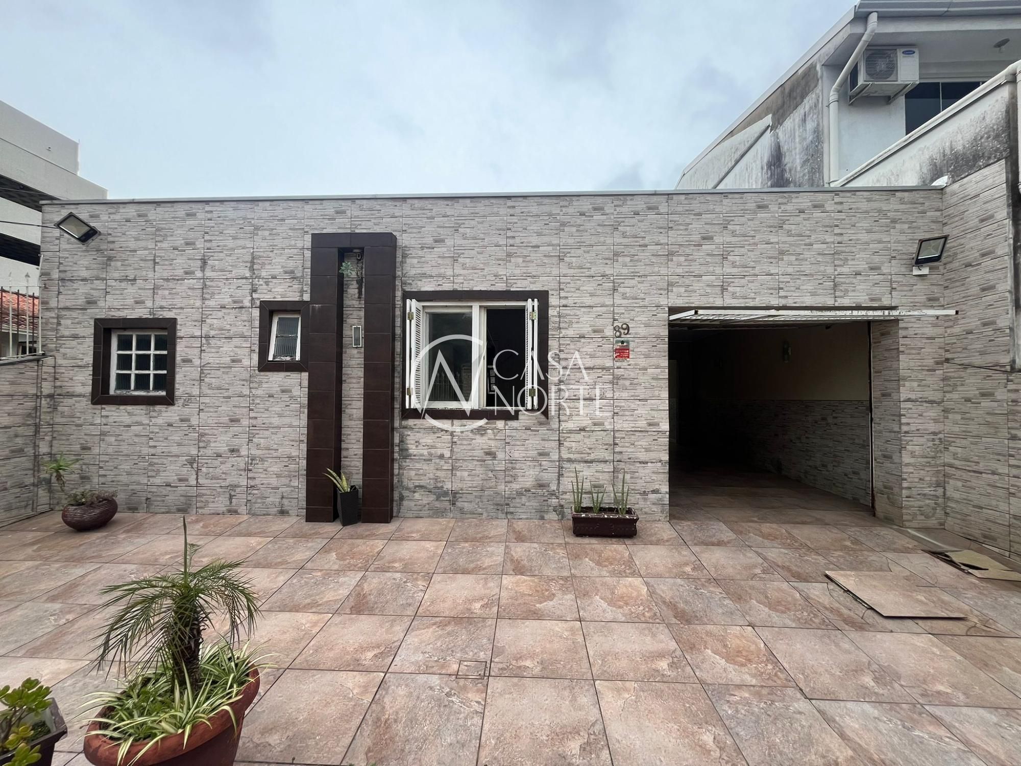 Casa à venda com 3 quartos, 139m², 6 vagas, Rua Breno Baldo no bairro Cavalhada em Porto Alegre