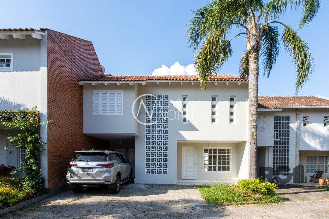 Casa de Condomínio à venda com 4 quartos, 221m², 1 suíte, 3 vagas, Rua Conrado Ferrari no bairro Ipanema em Porto Alegre