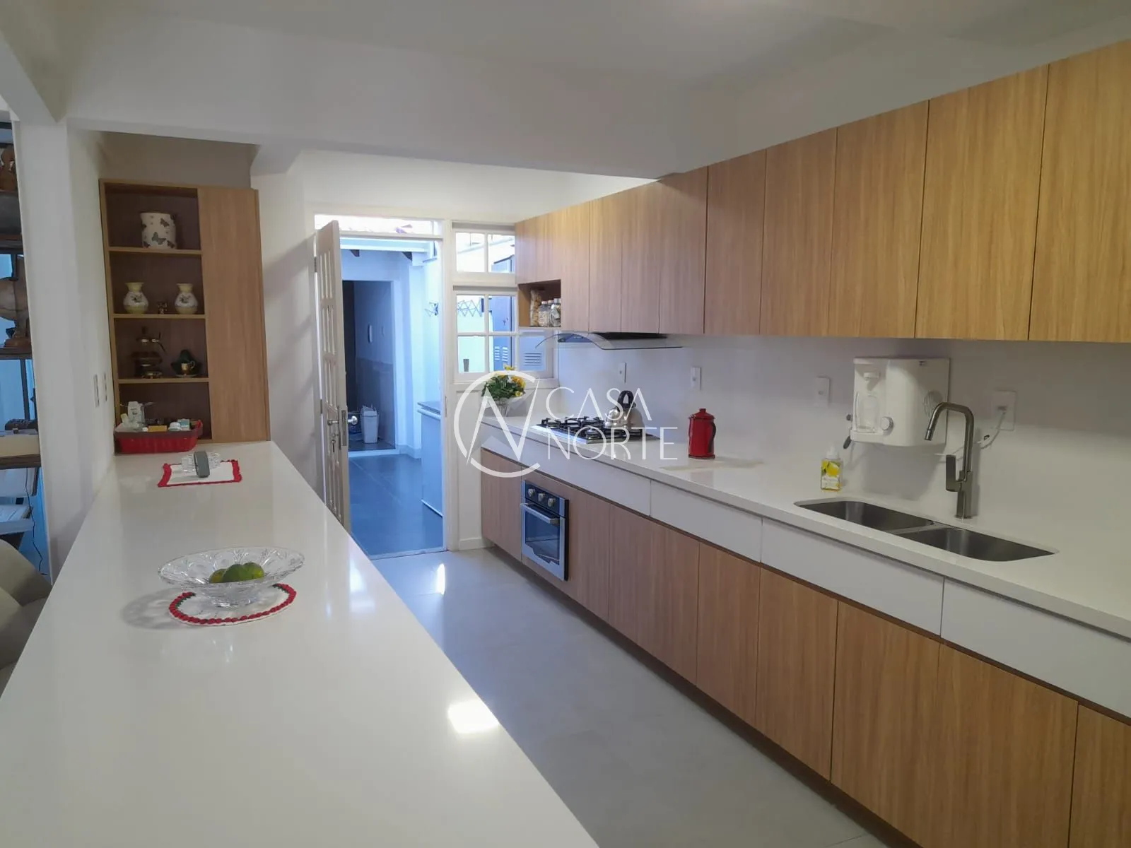 Casa de Condomínio à venda com 3 quartos, 159m², 1 suíte, 2 vagas, Rua Doutor Barcelos no bairro Tristeza em Porto Alegre