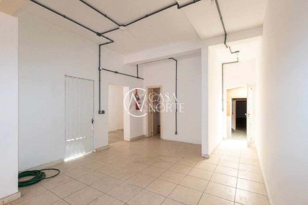 Casa à venda com 3 quartos, 232m², 2 vagas, Rua Doutor João Inácio no bairro Navegantes em Porto Alegre