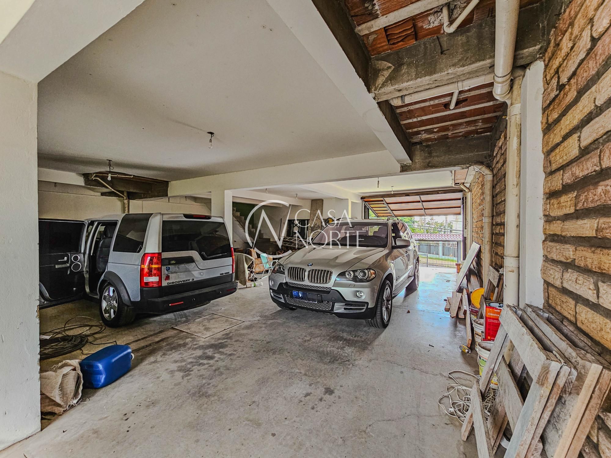 Casa à venda com 5 quartos, 980m², 2 suítes, 5 vagas, Rua Corrêa Lima no bairro Santa Tereza em Porto Alegre