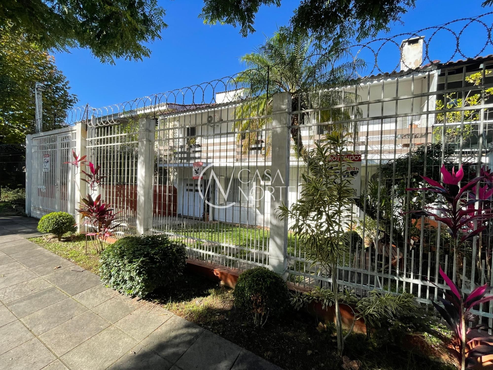 Casa à venda com 4 quartos, 325m², 1 suíte, 4 vagas, Avenida Arlindo Pasqualini no bairro Jardim Isabel em Porto Alegre