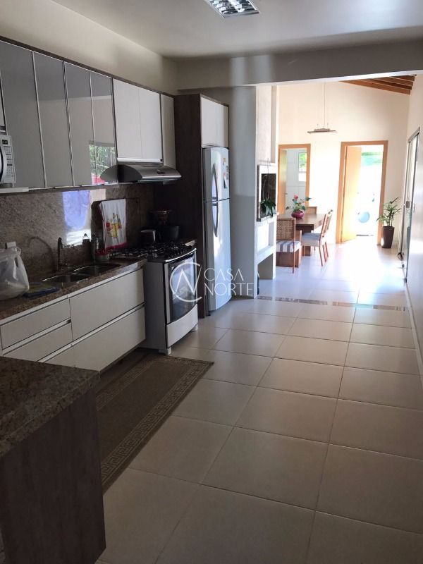 Casa à venda com 3 quartos, 160m², 1 suíte, 3 vagas, Rua Landel de Moura no bairro Tristeza em Porto Alegre