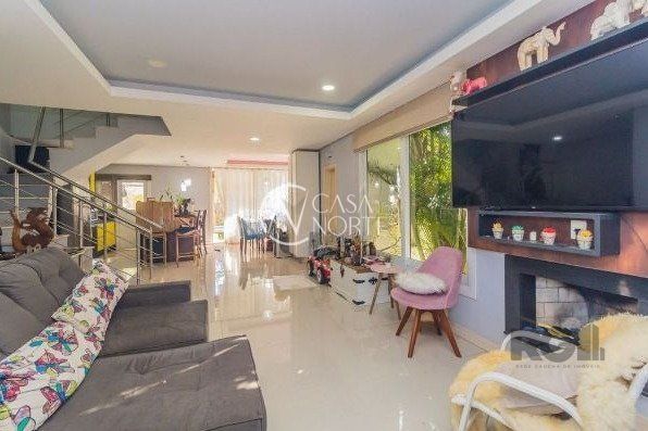 Casa à venda com 3 quartos, 191m², 1 suíte, 2 vagas, Rua Irany de Oliveira Santanna no bairro Hípica em Porto Alegre