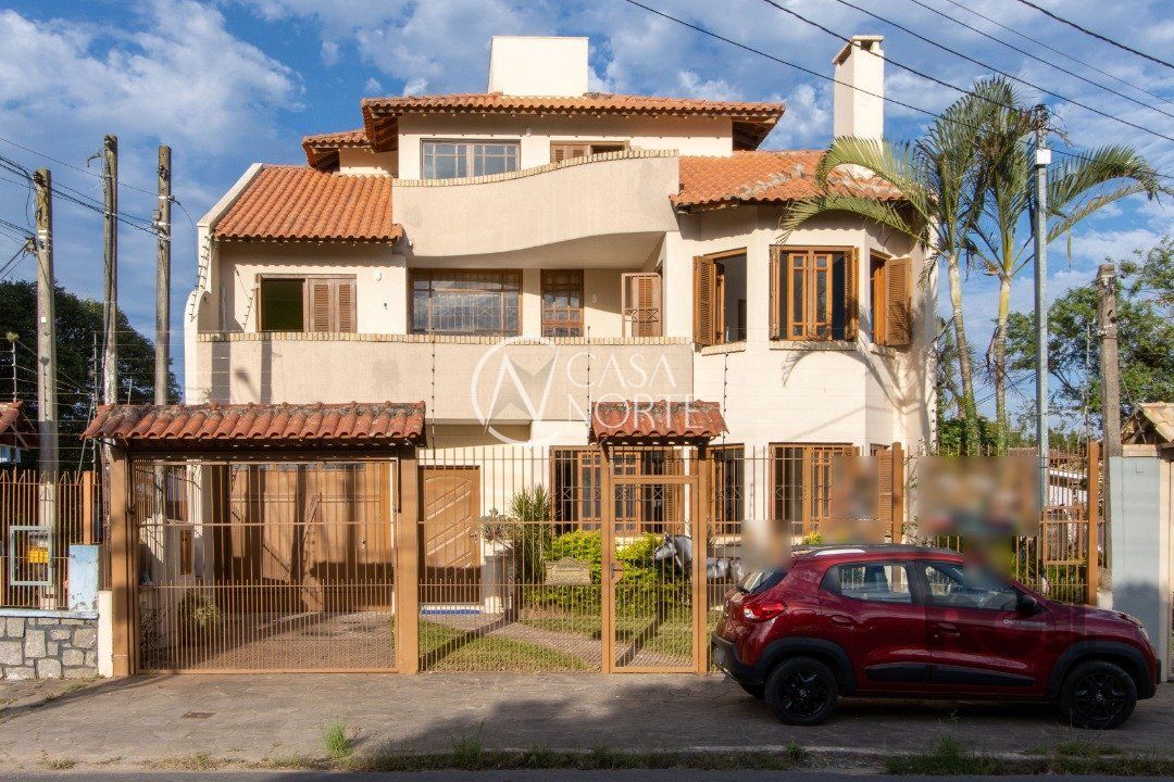 Casa à venda com 4 quartos, 257m², 1 suíte, 5 vagas, Avenida Guaíba no bairro Ipanema em Porto Alegre