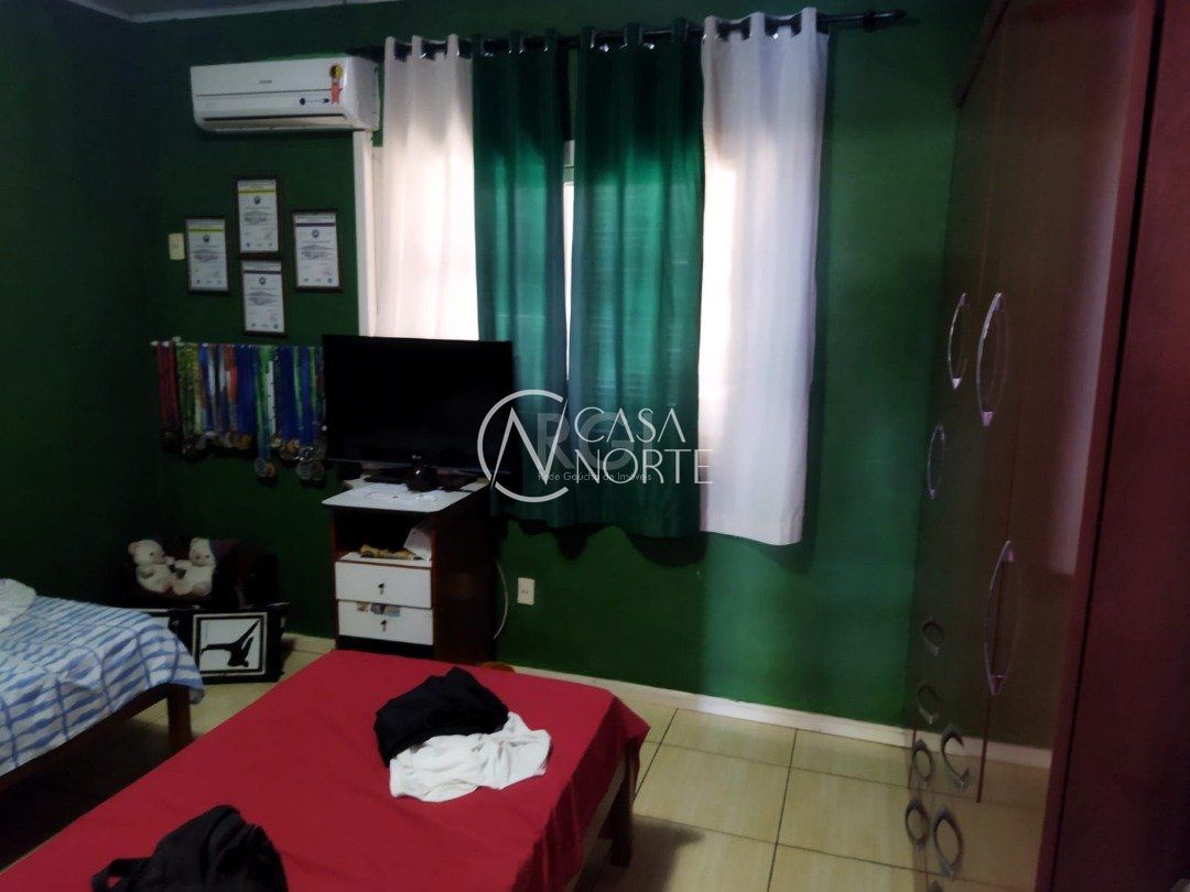 Casa à venda com 5 quartos, 450m², 1 suíte, Rua Ursa Maior no bairro Cristal em Porto Alegre