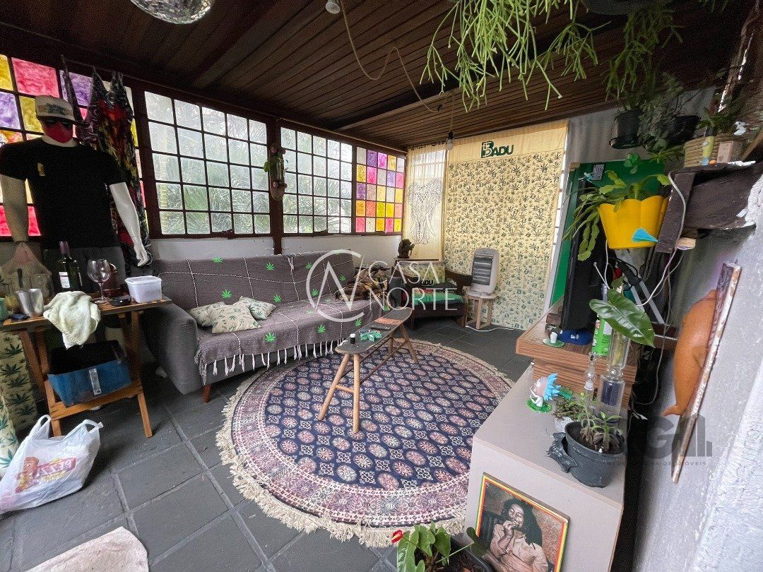 Casa à venda com 4 quartos, 280m², 5 vagas, Rua Oscar Tollens no bairro Santa Tereza em Porto Alegre