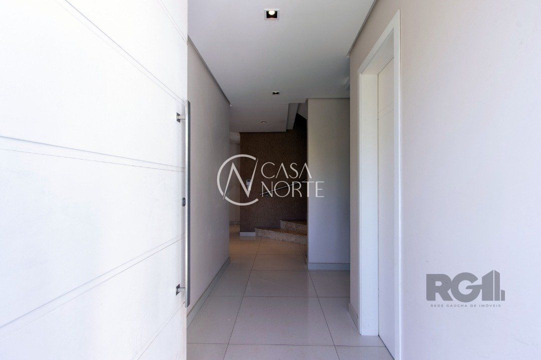 Casa à venda com 3 quartos, 296m², 3 suítes, 2 vagas, Avenida Fábio Araújo Santos no bairro Nonoai em Porto Alegre