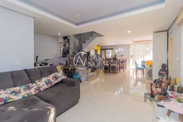 Casa à venda com 3 quartos, 191m², 1 suíte, 2 vagas, Rua Irany de Oliveira Santanna no bairro Hípica em Porto Alegre