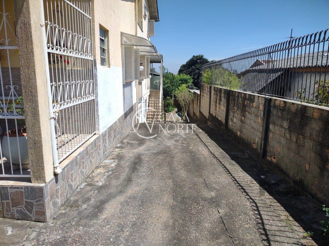 Casa à venda com 3 quartos, 265m², 4 vagas, Rua Padre João Batista Reus no bairro Vila Conceição em Porto Alegre