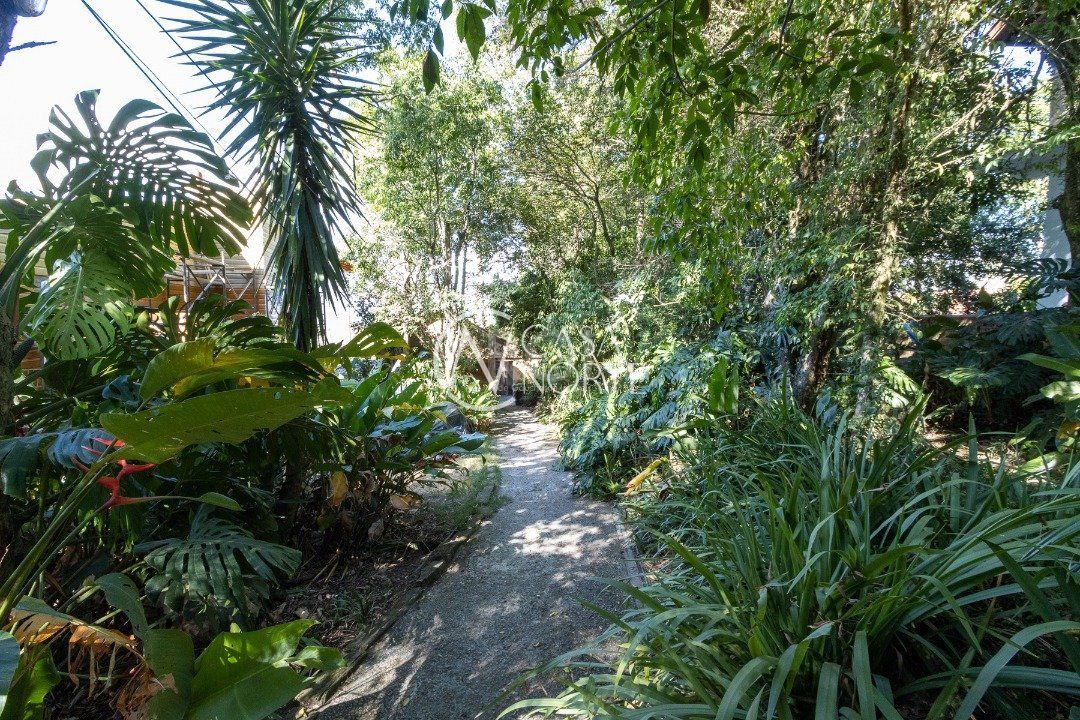 Casa à venda com 3 quartos, 200m², 4 vagas, Avenida Joaquim Martins da Silva no bairro Belém Novo em Porto Alegre