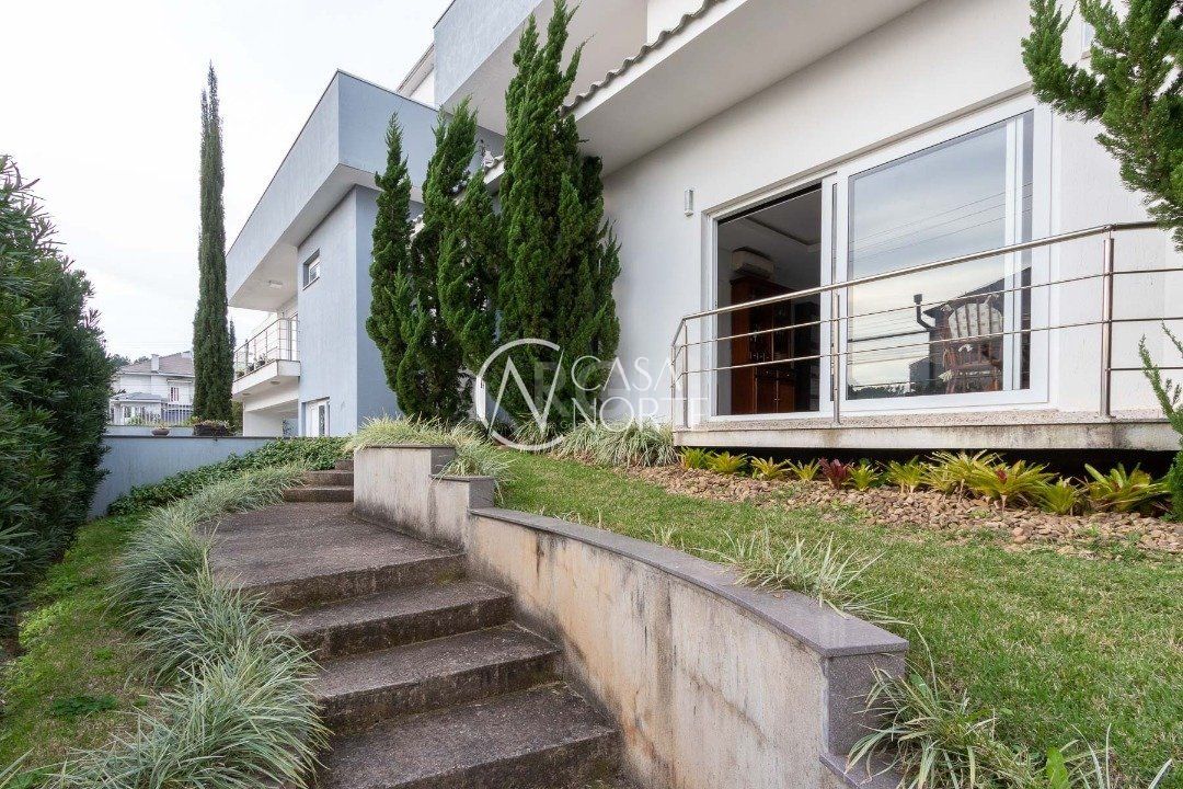 Casa à venda com 4 quartos, 377m², 3 suítes, 3 vagas, Rua Irmao Jaime Biazus no bairro Guarujá em Porto Alegre