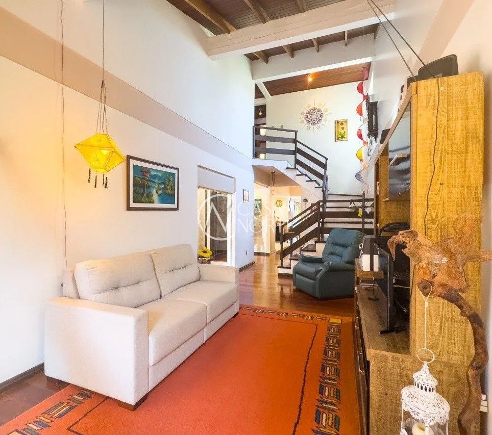 Casa de Condomínio à venda com 3 quartos, 218m², 1 suíte, 2 vagas, Rua Almirante Mariath no bairro Tristeza em Porto Alegre