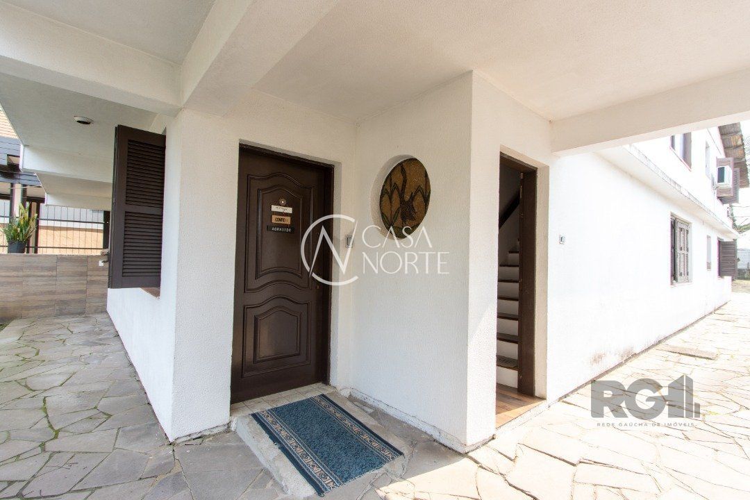 Casa à venda com 7 quartos, 481m², 2 suítes, 4 vagas, Rua Chico Pedro no bairro Camaquã em Porto Alegre