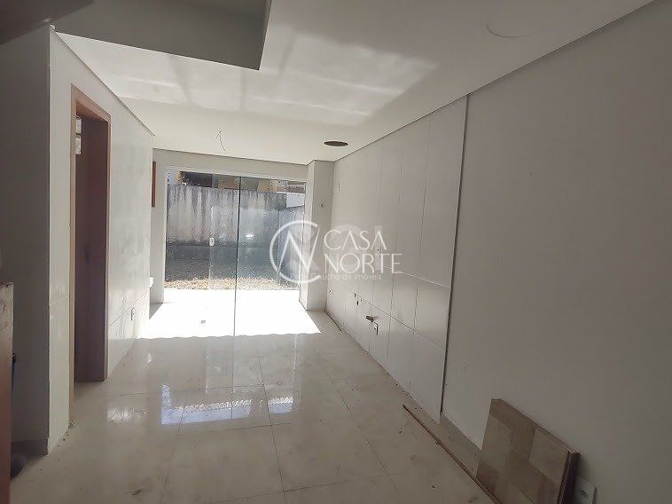 Casa à venda com 2 quartos, 140m², 2 suítes, 2 vagas, Rua Sargento Bruno Feldmann no bairro Guarujá em Porto Alegre