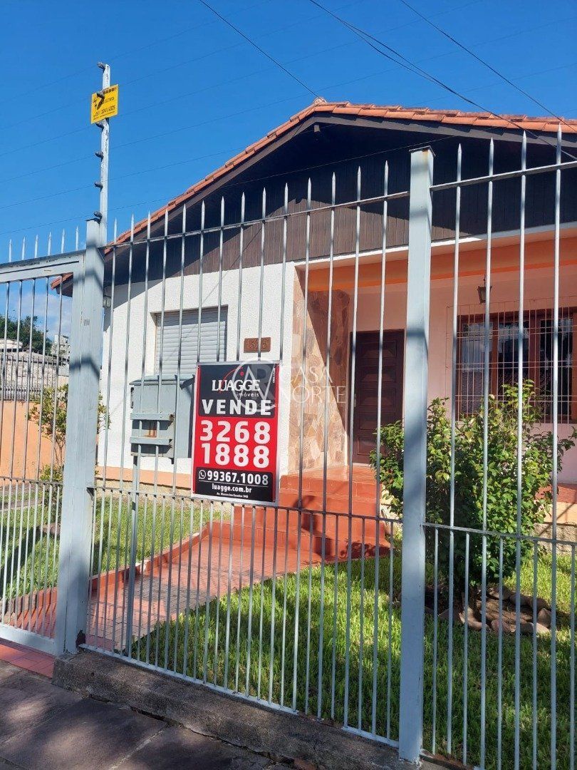 Casa à venda com 3 quartos, 254m², 1 suíte, 2 vagas, Rua Doutor Mário Totta no bairro Tristeza em Porto Alegre