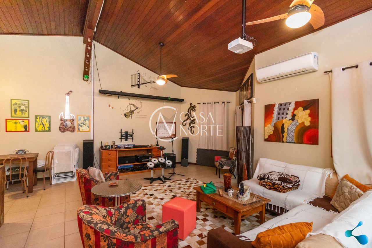Casa à venda com 4 quartos, 466m², 1 suíte, 4 vagas, Rua Dona Paulina no bairro Tristeza em Porto Alegre