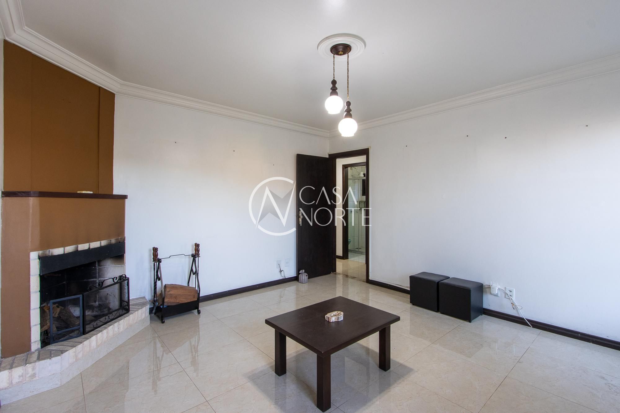 Casa à venda com 4 quartos, 380m², 2 suítes, 5 vagas, Rua Marquês do Maricá no bairro Vila Nova em Porto Alegre