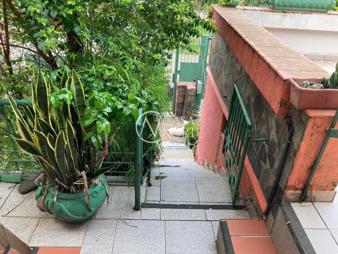 Terreno à venda  com 400m², Rua Eurico Lara no bairro Medianeira em Porto Alegre