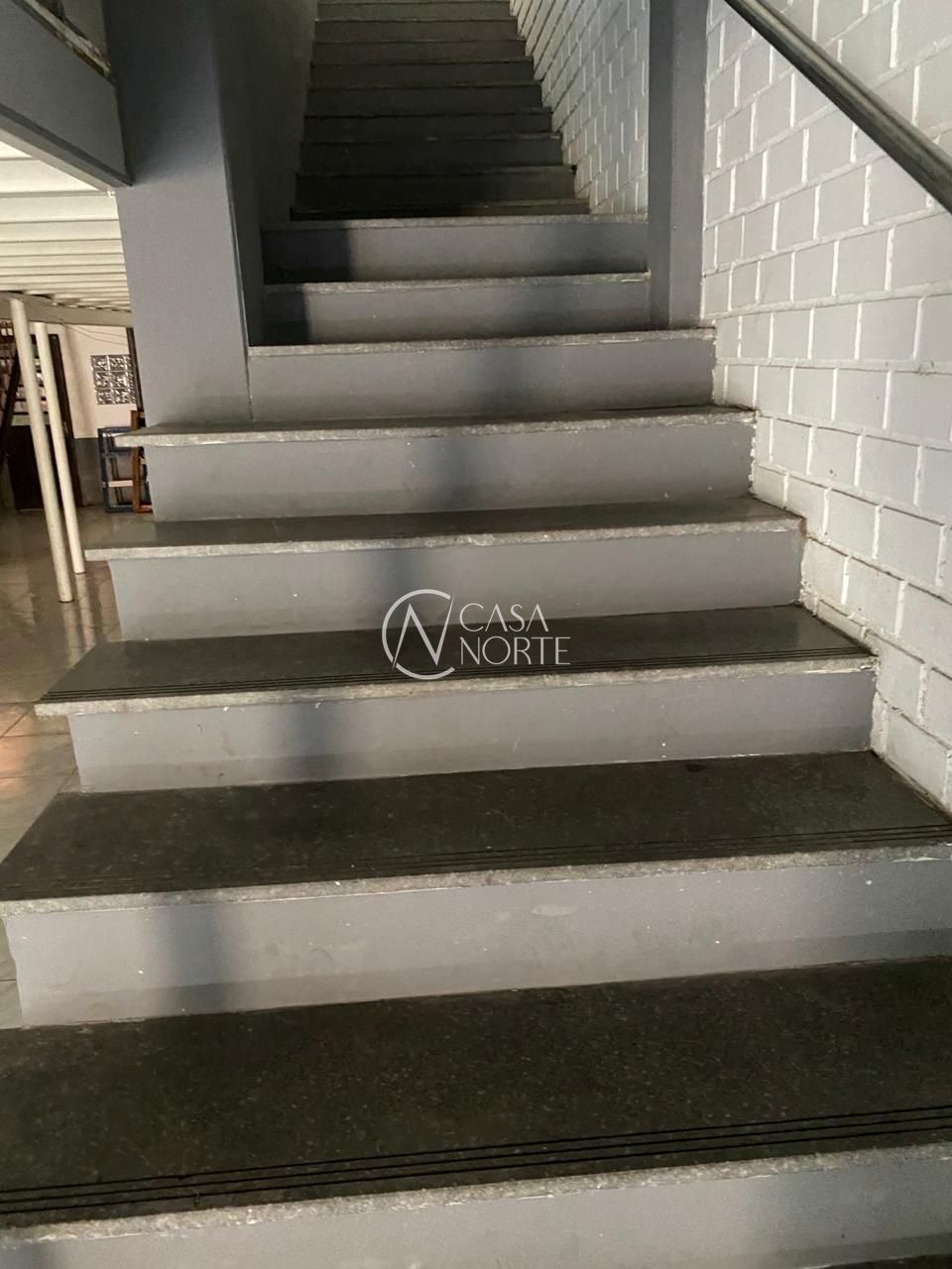 Pavilhão à venda , 270m², 1 vaga, Avenida Guido Mondin no bairro São Geraldo em Porto Alegre