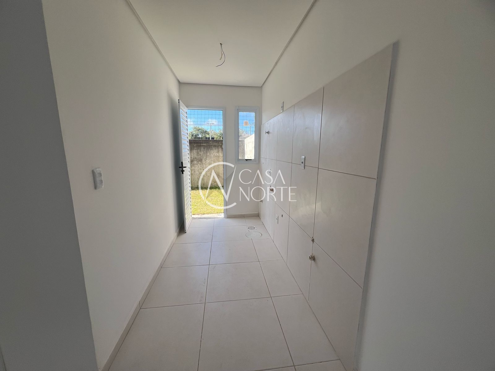 Casa à venda com 2 quartos, 44m², 1 vaga, Avenida João Antônio Silveira no bairro Restinga em Porto Alegre