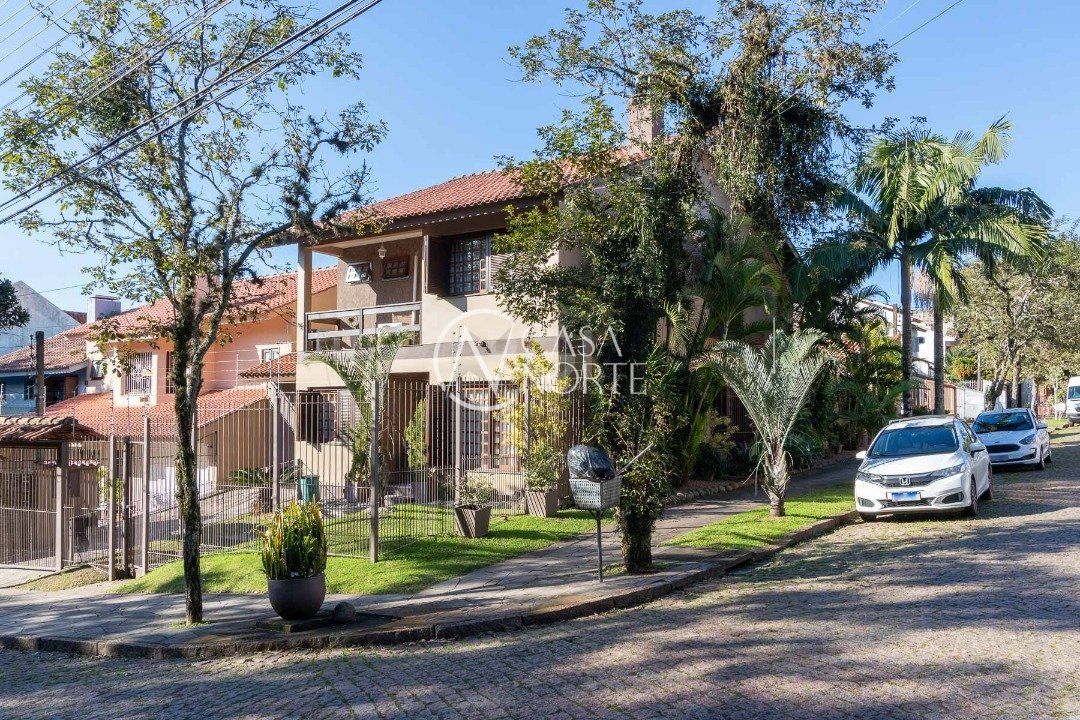 Casa à venda com 4 quartos, 258m², 1 suíte, 3 vagas, Rua Ari Peixoto Martins no bairro Espírito Santo em Porto Alegre