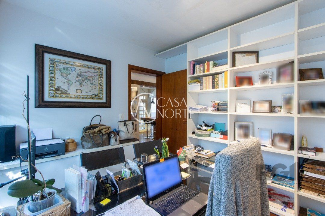 Casa de Condomínio à venda com 3 quartos, 319m², 1 suíte, 2 vagas, Rua Manoel Leão no bairro Pedra Redonda em Porto Alegre