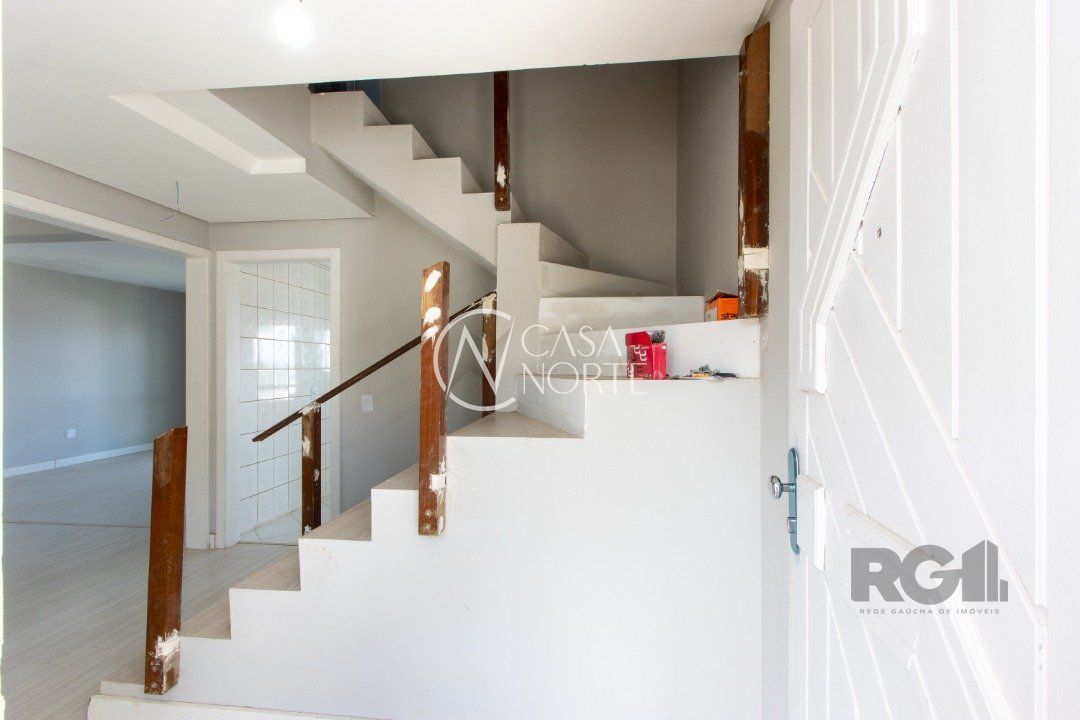 Casa à venda com 4 quartos, 440m², 1 suíte, 3 vagas, Rua Josué Guimarães no bairro Espírito Santo em Porto Alegre