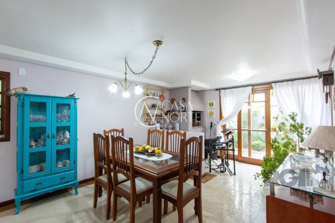 Casa de Condomínio à venda com 3 quartos, 225m², 1 suíte, 2 vagas, Rua João Mendes Ouriques no bairro Jardim Isabel em Porto Alegre