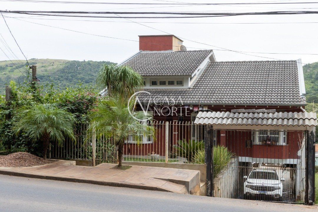 Casa à venda com 4 quartos, 350m², 2 suítes, 3 vagas, Estrada Gedeon Leite no bairro Hípica em Porto Alegre