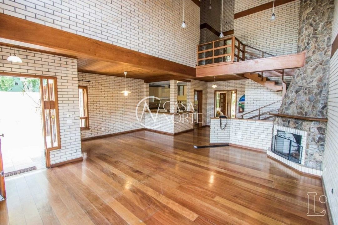 Casa à venda com 3 quartos, 230m², 1 suíte, 4 vagas, Rua Padre João Batista Reus no bairro Vila Conceição em Porto Alegre