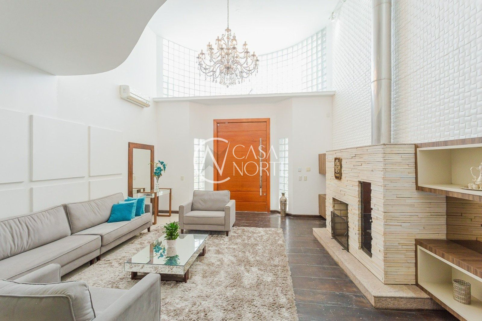 Casa à venda com 5 quartos, 100m², 3 suítes, 6 vagas, Avenida General Barreto Viana no bairro Chácara das Pedras em Porto Alegre