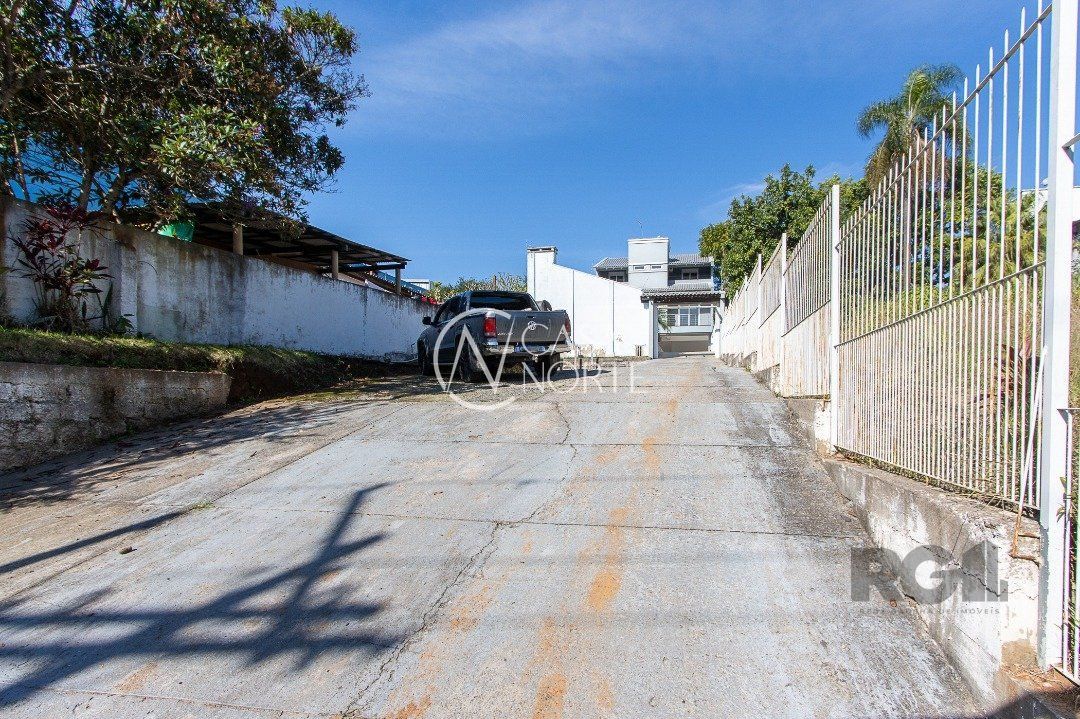 Casa à venda com 4 quartos, 369m², 1 suíte, 8 vagas, Avenida Nonoai no bairro Nonoai em Porto Alegre