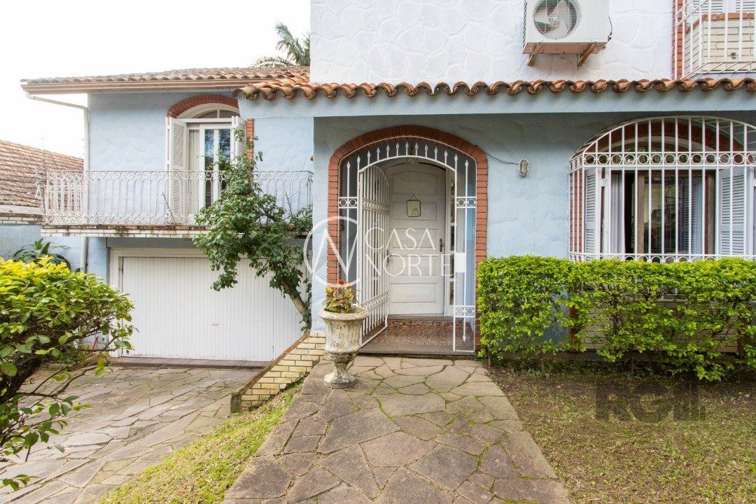 Casa à venda com 4 quartos, 180m², 1 suíte, 4 vagas, Rua Doutor Raul Moreira no bairro Cristal em Porto Alegre