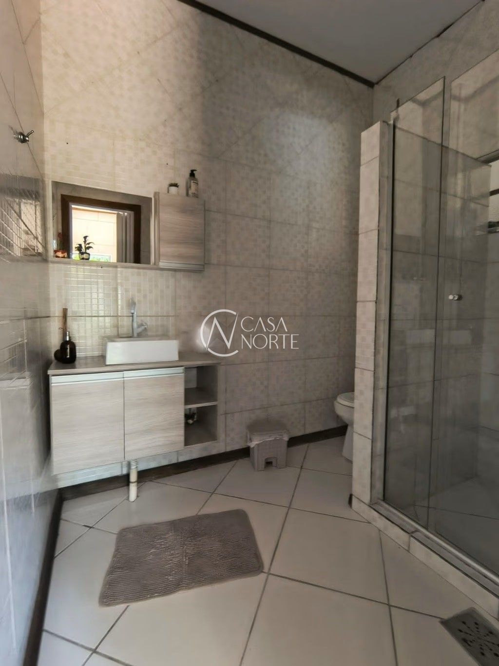 Casa à venda com 3 quartos, 210m², 1 suíte, 6 vagas, Rua Jerolomo Minuzo no bairro Vila Nova em Porto Alegre