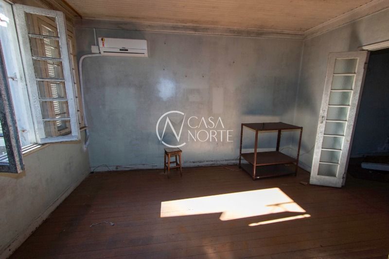 Casa à venda com 5 quartos, 144m², Rua Tiradentes no bairro Independência em Porto Alegre