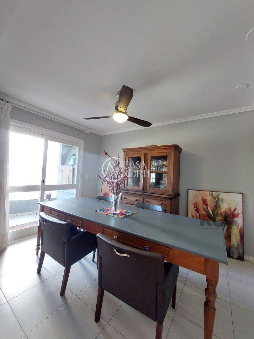 Casa de Condomínio à venda com 3 quartos, 223m², 1 suíte, 2 vagas, Rua Doutor Arnaldo da Silva Ferreira no bairro Jardim Isabel em Porto Alegre