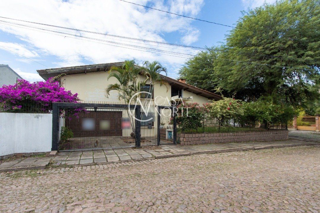 Casa à venda com 3 quartos, 180m², 1 suíte, 2 vagas, Rua Cidreira no bairro Ipanema em Porto Alegre