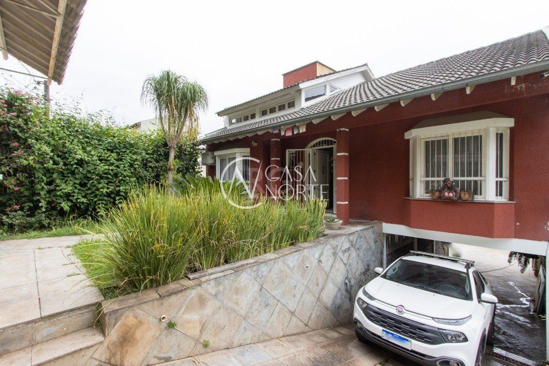 Casa à venda com 4 quartos, 350m², 2 suítes, 3 vagas, Estrada Gedeon Leite no bairro Hípica em Porto Alegre