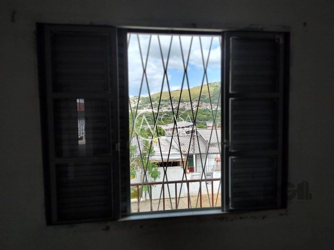 Casa à venda com 4 quartos, 247m², 4 vagas, Rua Joaquim Norberto no bairro Partenon em Porto Alegre