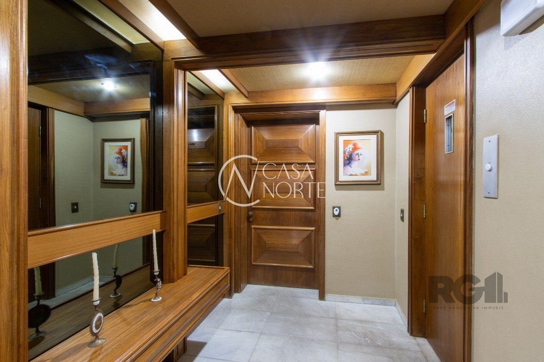 Apartamento à venda com 3 quartos, 257m², 1 suíte, 2 vagas, Avenida Carlos Gomes no bairro Auxiliadora em Porto Alegre