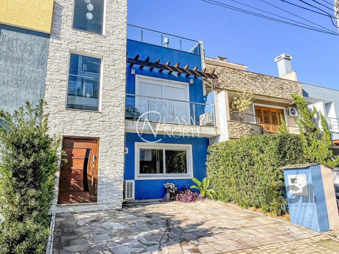 Casa de Condomínio à venda com 4 quartos, 247m², 4 suítes, 2 vagas, Rua Carlos Maximiliano Fayet no bairro Hípica em Porto Alegre