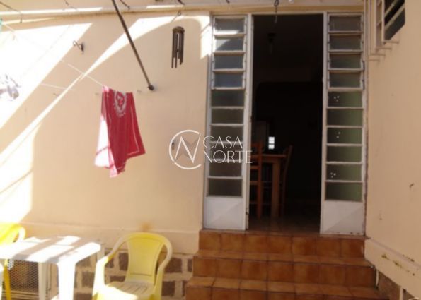 Casa à venda com 3 quartos, 160m², Avenida São Borja no bairro Nonoai em Porto Alegre