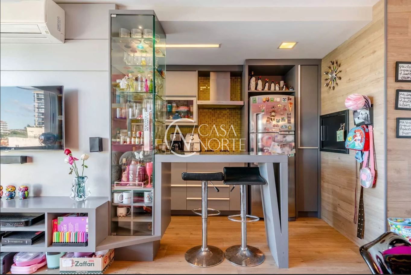 Apartamento à venda com 2 quartos, 64m², 1 suíte, 1 vaga, Rua Eça de Queiroz no bairro Petrópolis em Porto Alegre