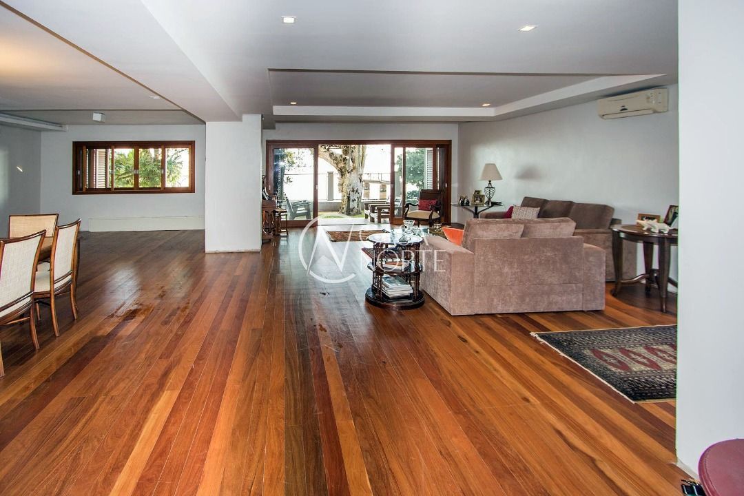 Casa à venda com 4 quartos, 420m², 3 suítes, 5 vagas, Rua Barreto Leite no bairro Vila Conceição em Porto Alegre